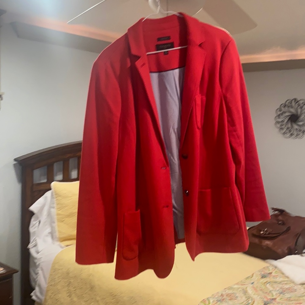 Women’s 18w red blazer knit and doesn’t wrinkle